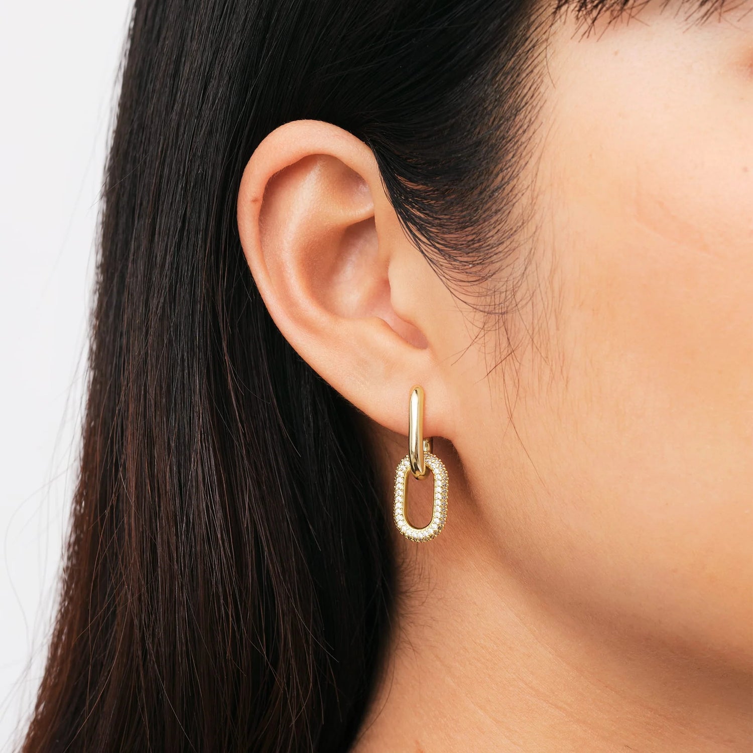 How to Wear Statement Earrings – A Bold Accessory with Big Impact